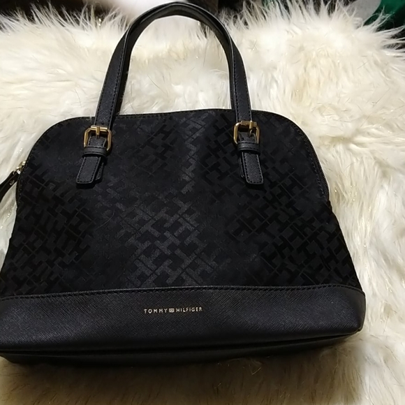 Tommy Hilfiger Handbags - Tommy Hilfiger black bag, EUC